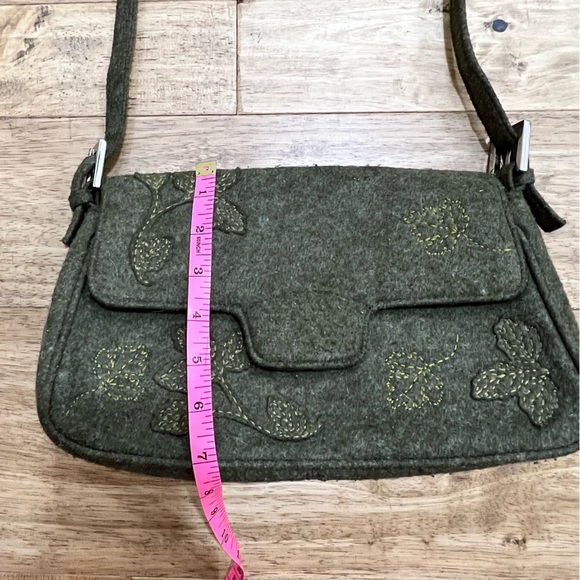 Villager Liz Claiborne Embroidered Small Felt Shoulder Bag - Picture 13 of 16